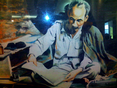Displaying images about President Ho Chi Minh in Hanoi and Ho Chi Minh City